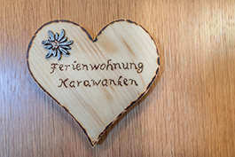 Lacknerhof_Karawanken Türschild